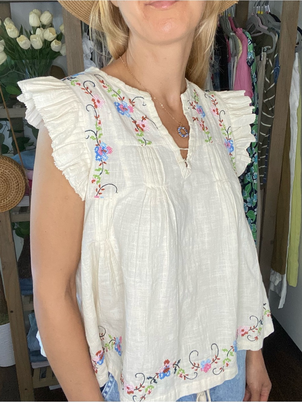 JENNIFER & GRACE Ecru Embroidered Ruffle Sleeve Cotton Top! 🐚 - Picture 2 of 16